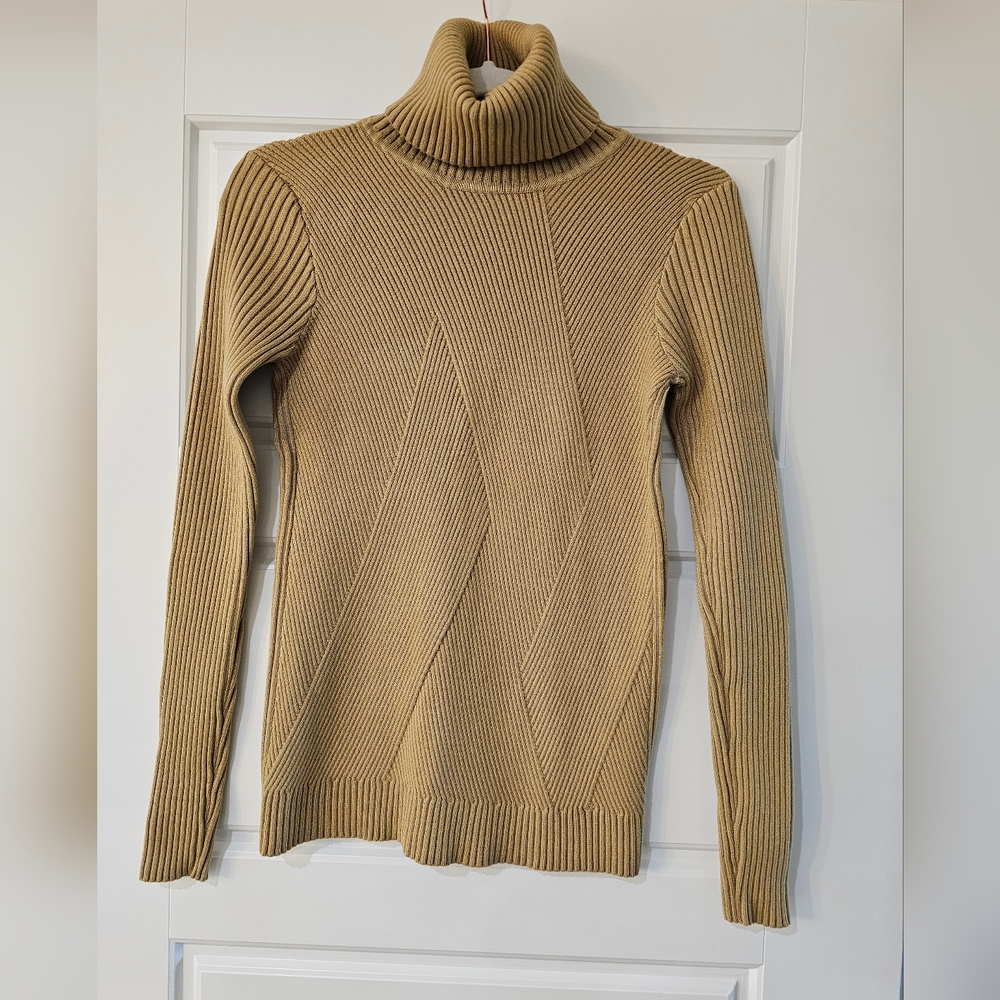 Turtle neck womens brown sweater. New. Size s